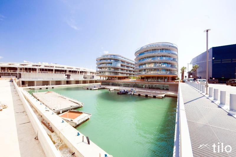 Waterfront Luxury 1BR Free PARKING AC NETFLIX & WIFI BY TILO LUX - image 45