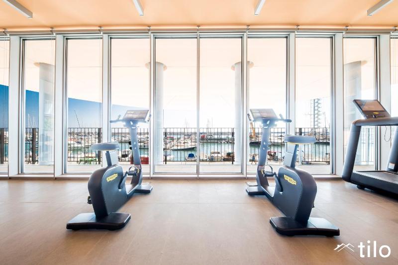 Waterfront Luxury 1BR Free PARKING AC NETFLIX & WIFI BY TILO LUX - image 31