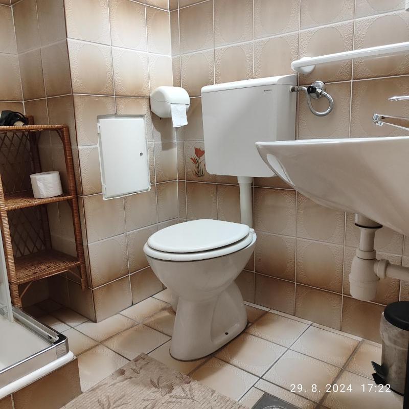 Double Room with Balcony image 4