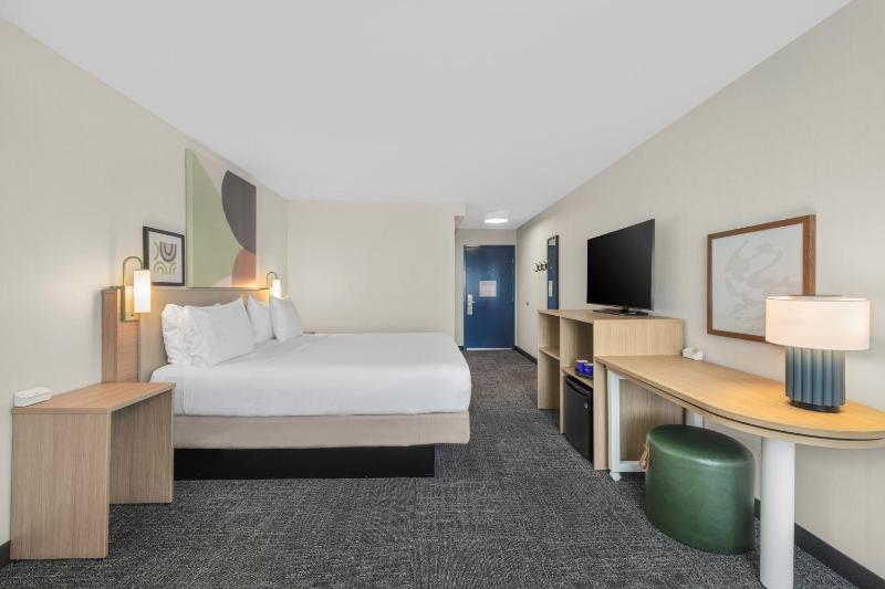 King Room image 3