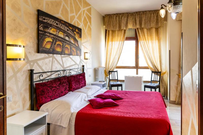 Double Room with Balcony image 1