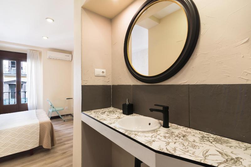 Double Room with Balcony image 4