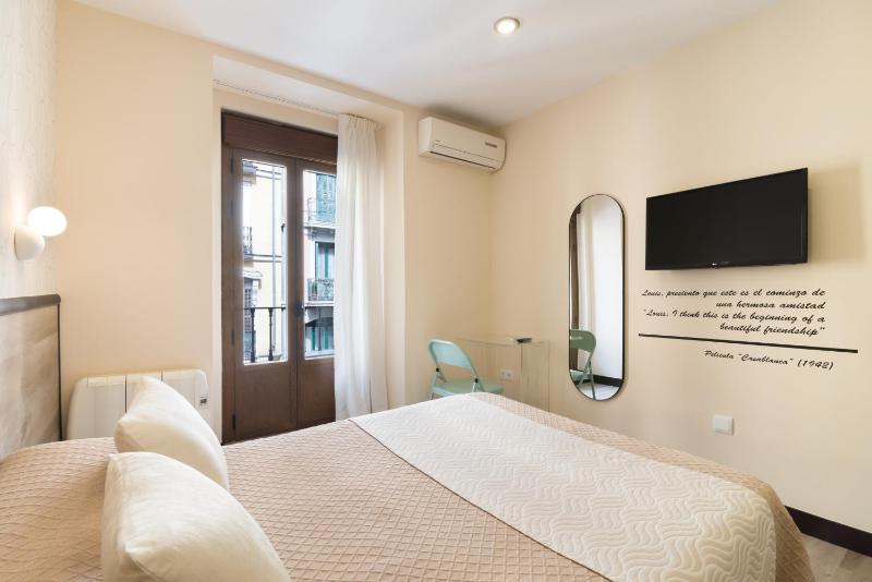 Double Room with Balcony image 1
