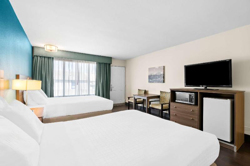 Queen Room with Two Queen Beds - Pet Friendly/Non-Smoking image 1
