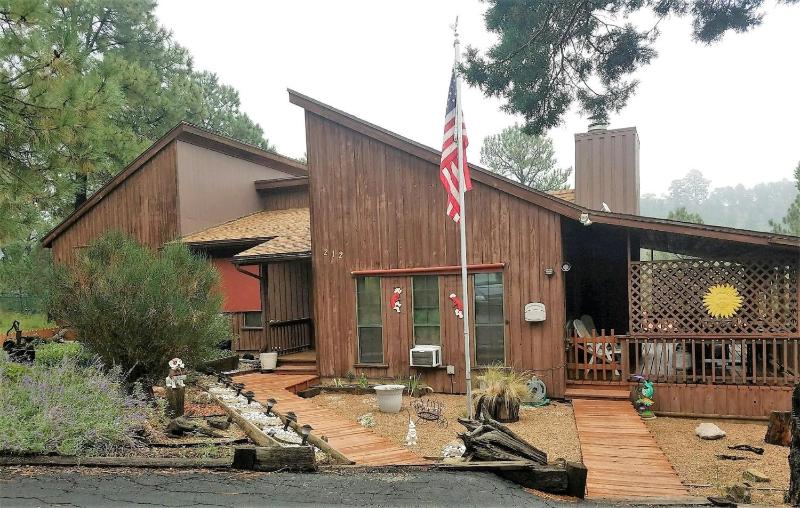 Three-Bedroom Holiday Home  image 1