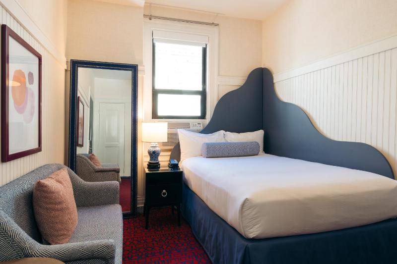 Room with One Double Bed image 4