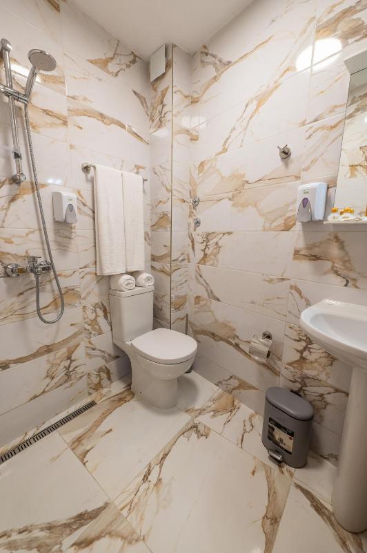 Double or Twin Room image 2