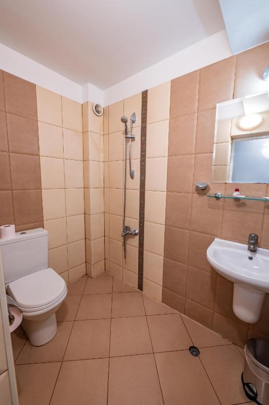 Double Room with Balcony image 4