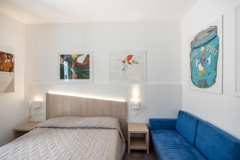 Double Room with Balcony image 1
