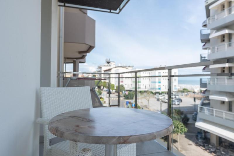 Superior Triple Room with Sea View image 2