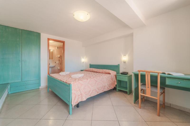 Double Room with Sea View image 4