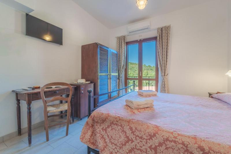 Quadruple Room image 3