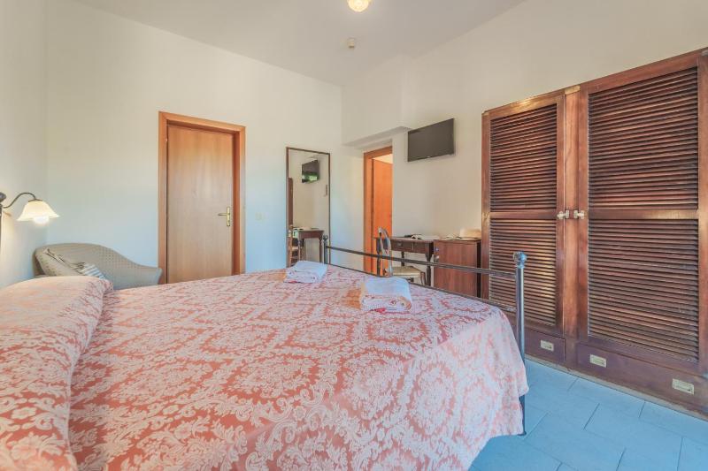 Double Room image 4