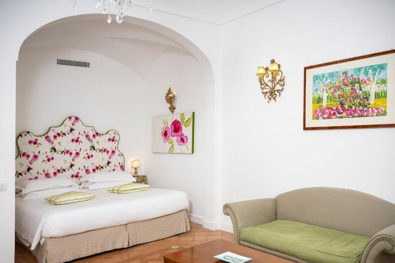 Suite with Sea View image 3