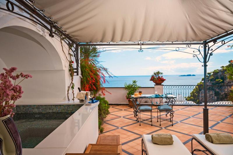 Suite with Sea View image 4