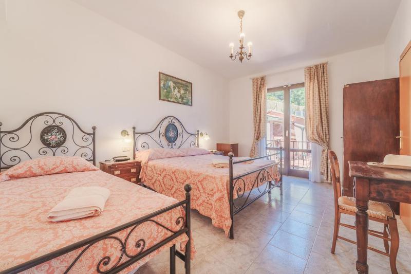 Triple Room with Sea View image 1