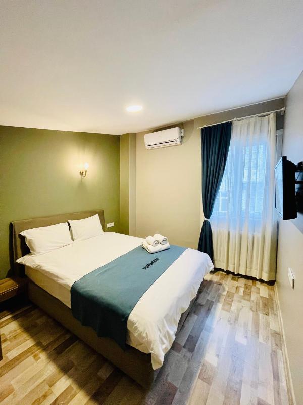 Double Room image 3