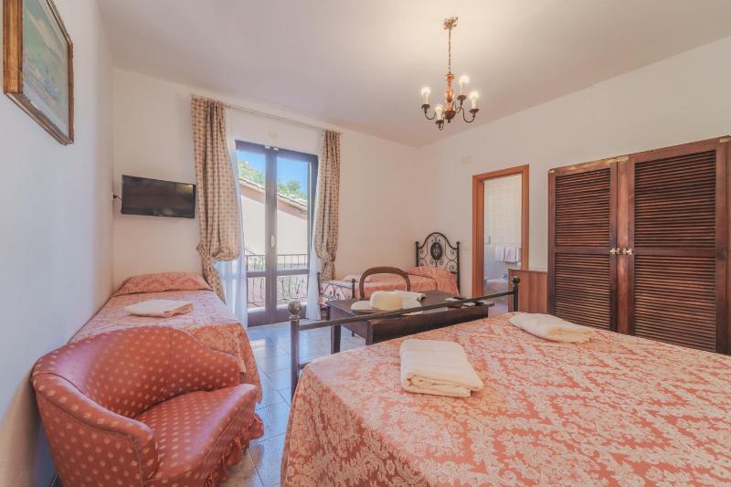 Quadruple Room with Sea View image 1