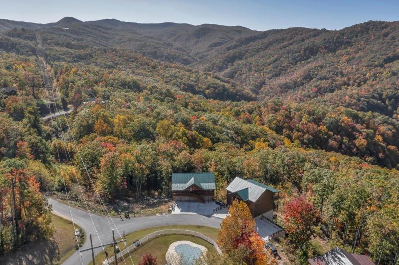 Splash of Gatlinburg cabin - image 32