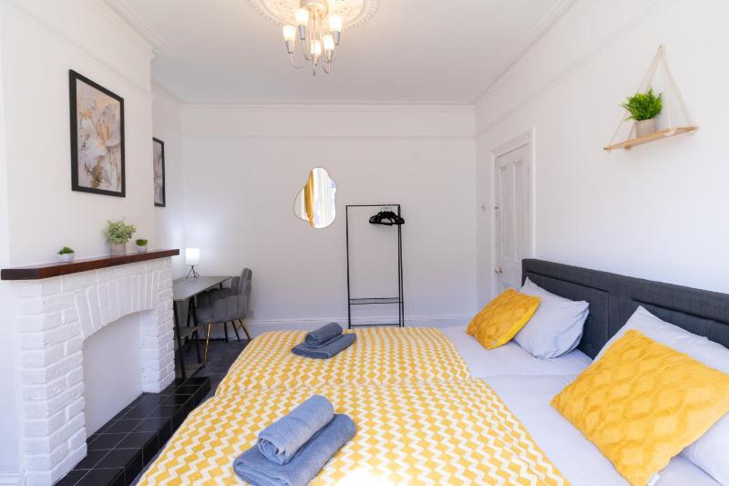 Open Mind Property - Cosy Home - 7 Beds & Parking - image 22