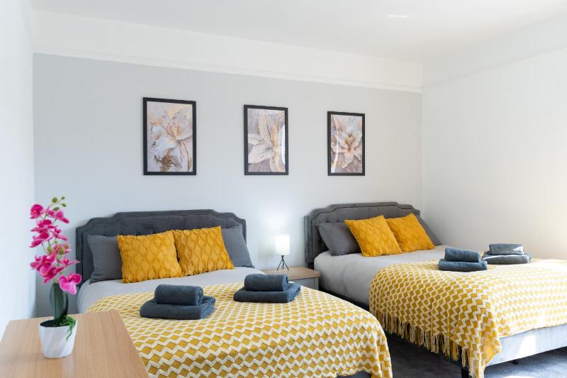 Open Mind Property - Cosy Home - 7 Beds & Parking - image 6