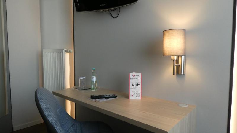 Single Room image 4