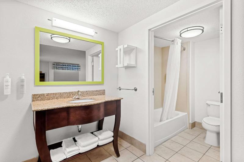 King Studio Suite - Non-Smoking image 2