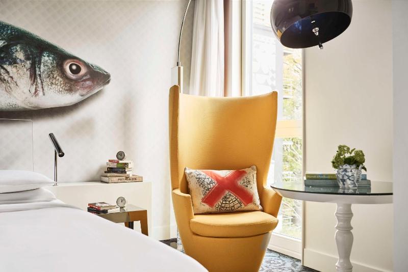 Deluxe King Room with Garden View image 4