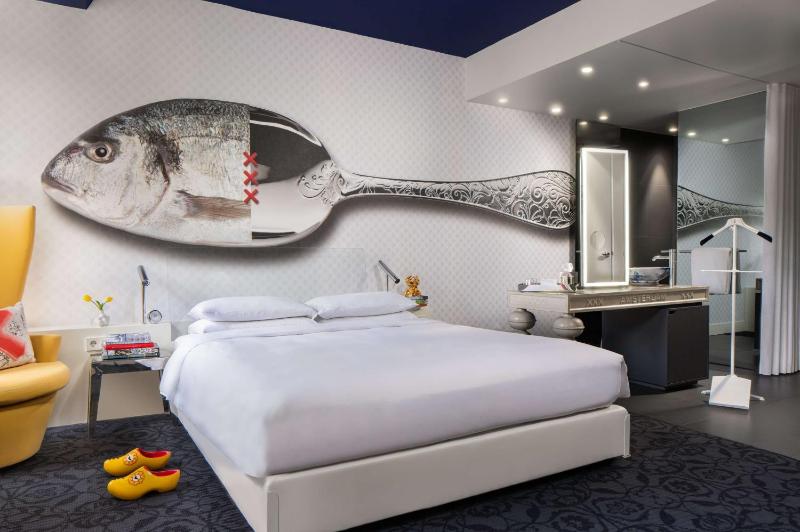 King Room with Canal View image 3