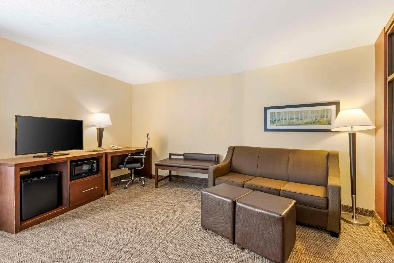 Queen Suite with Two Queen Beds - Accessible/Non-Smoking image 2