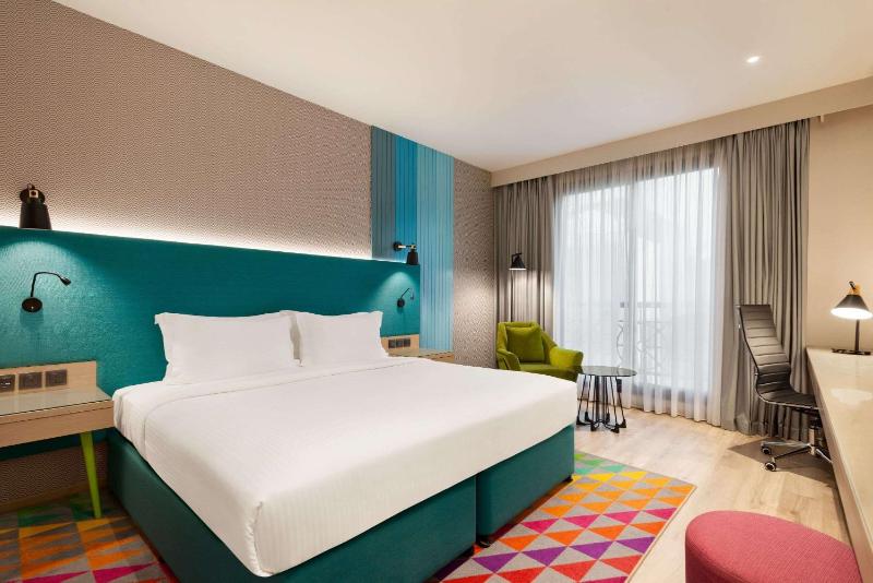 Economy Room, 1 King Bed - Complimentary Transfer to La Mer Beach, Dubai Mall / Burj Khalifa Metro Station image 4