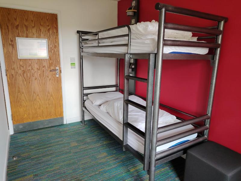 Twin Room image 3