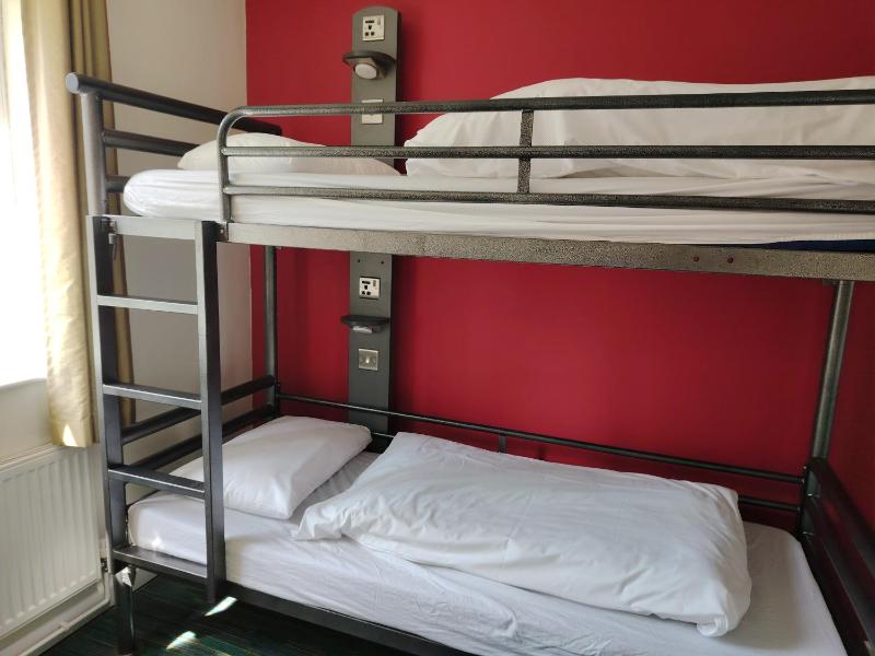 Twin Room image 2