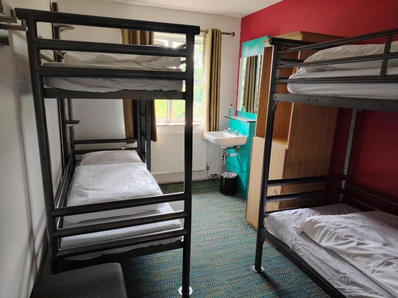 Quadruple Room with Shared Bathroom image 3
