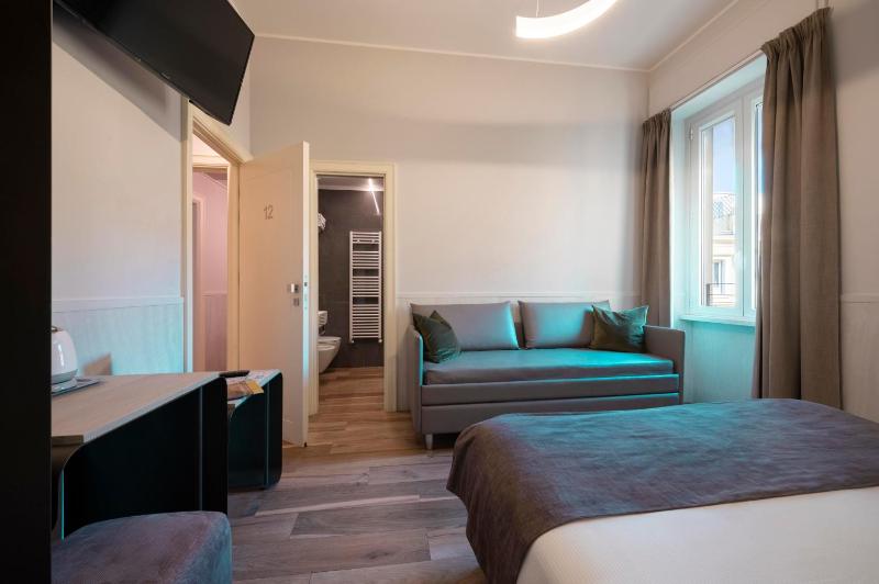 Standard Triple Room image 4