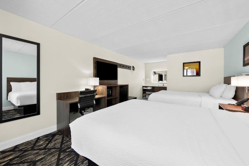 Clarion Inn & Suites near the Leconte Center Pigeon Forge - image 24