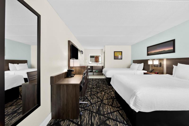 Clarion Inn & Suites near the Leconte Center Pigeon Forge - image 3