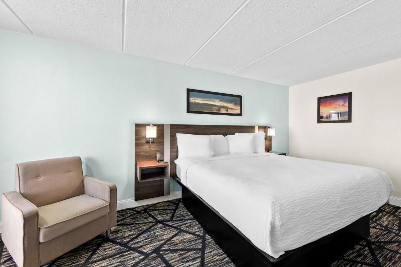 Clarion Inn & Suites near the Leconte Center Pigeon Forge - image 39