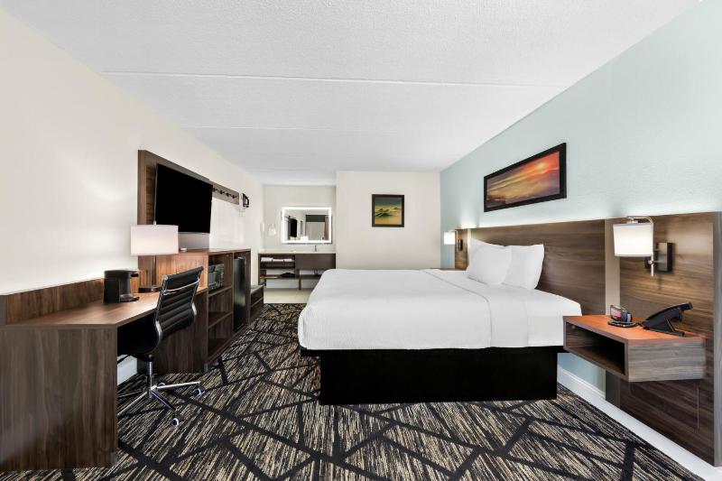 Clarion Inn & Suites near the Leconte Center Pigeon Forge - image 13