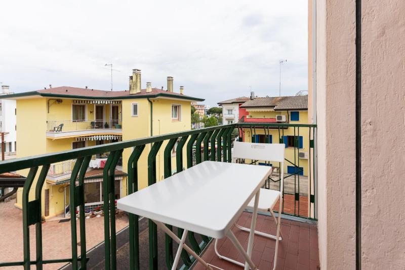 Triple Room with Balcony image 4