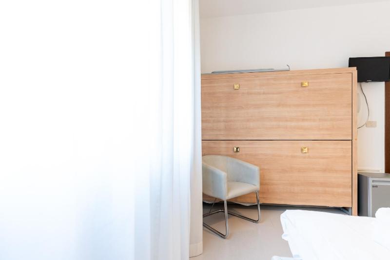 Standard Quadruple Room image 3