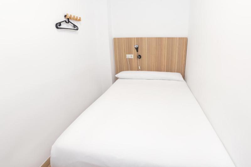 Hostal Siesta & Go Nuevos Ministerios - image 7