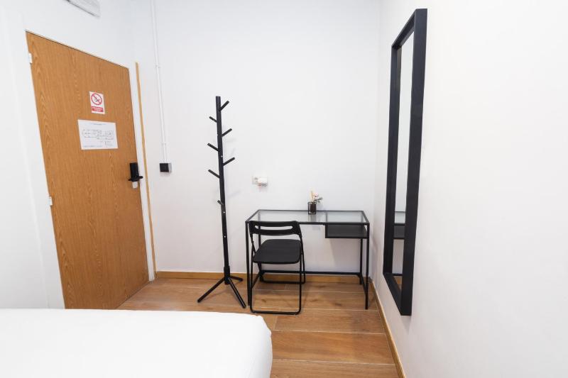 Hostal Siesta & Go Nuevos Ministerios - image 6