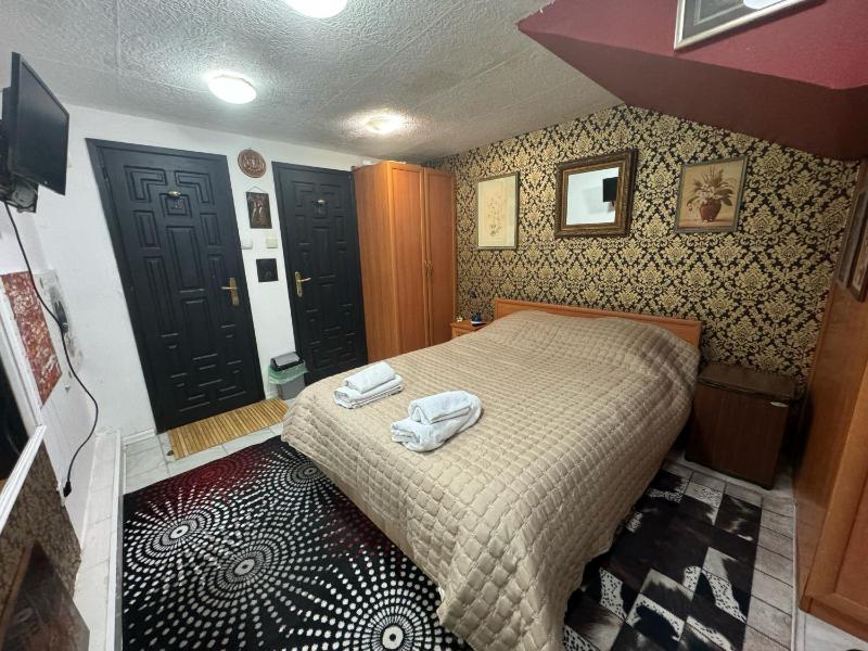 Economy Double Room on Ground Floor image 3
