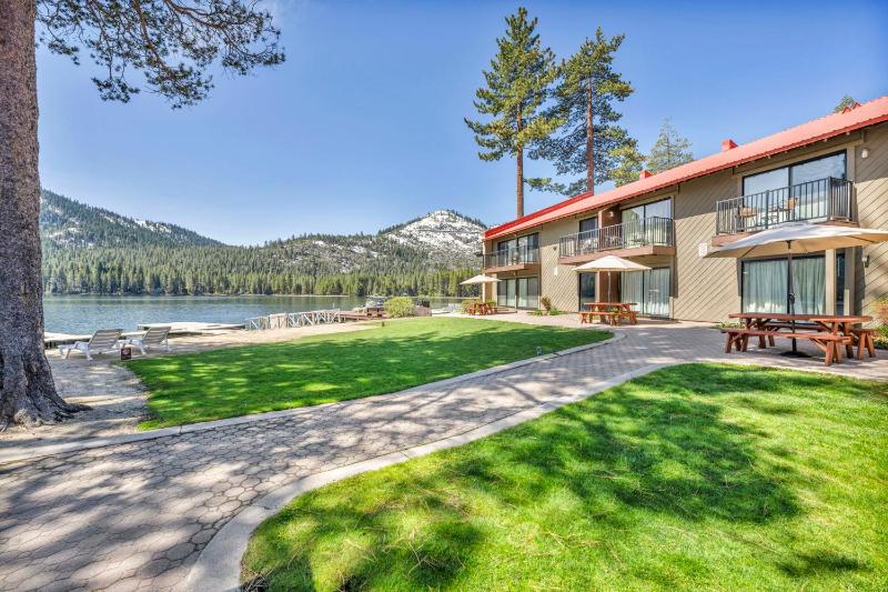 Homey 1st Floor Studio #135 at Donner Lake Village - image 8