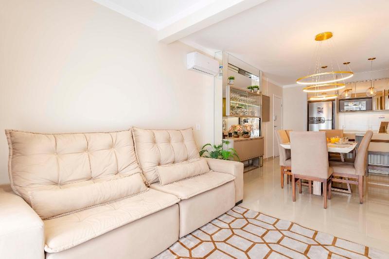 Apartamento aconchegante para famílias no centro da Praia de Bombinhas - image 2