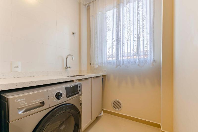 Apartamento aconchegante para famílias no centro da Praia de Bombinhas - image 11