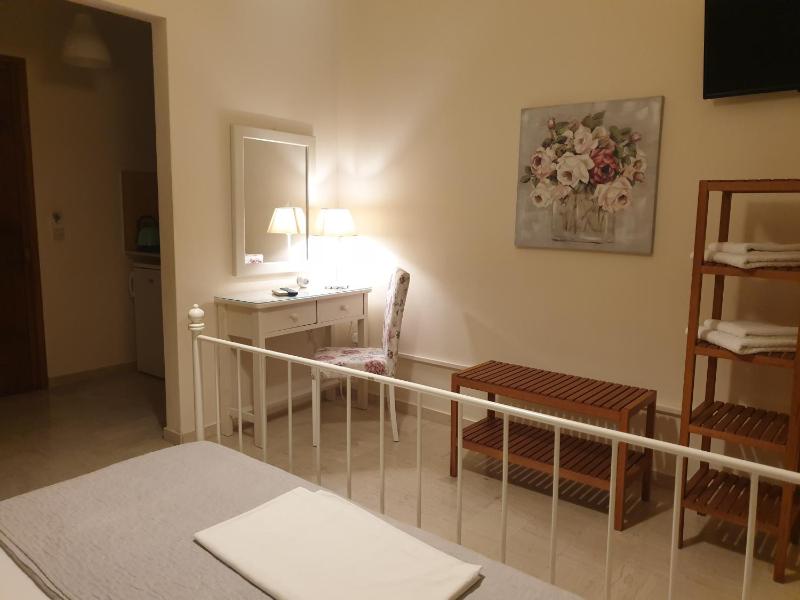 Studio (2 Adults) image 3