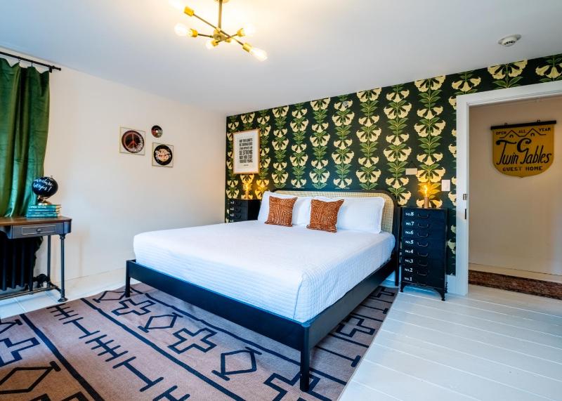Standard Family Room image 1