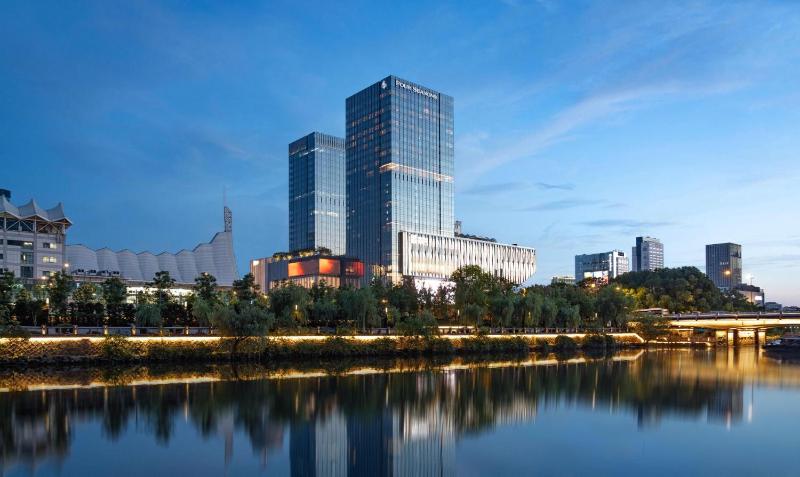 Four Seasons Hotel Hangzhou at Hangzhou Centre - image 1